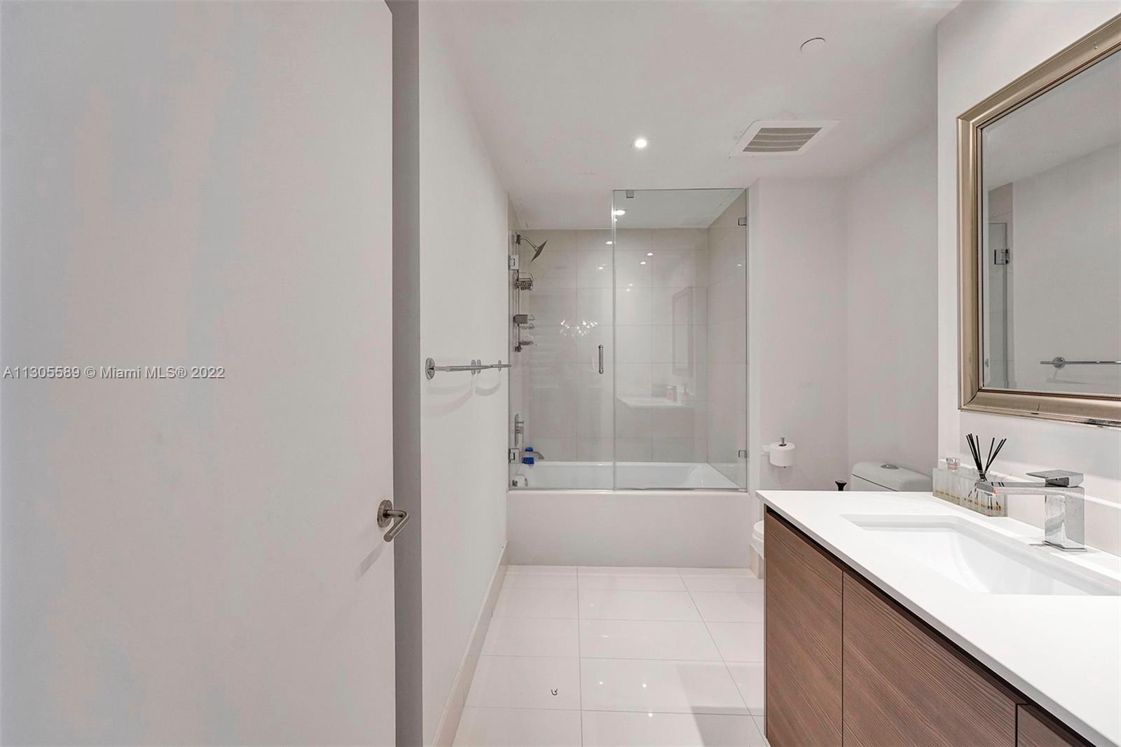ICON BAY CONDO - Residential