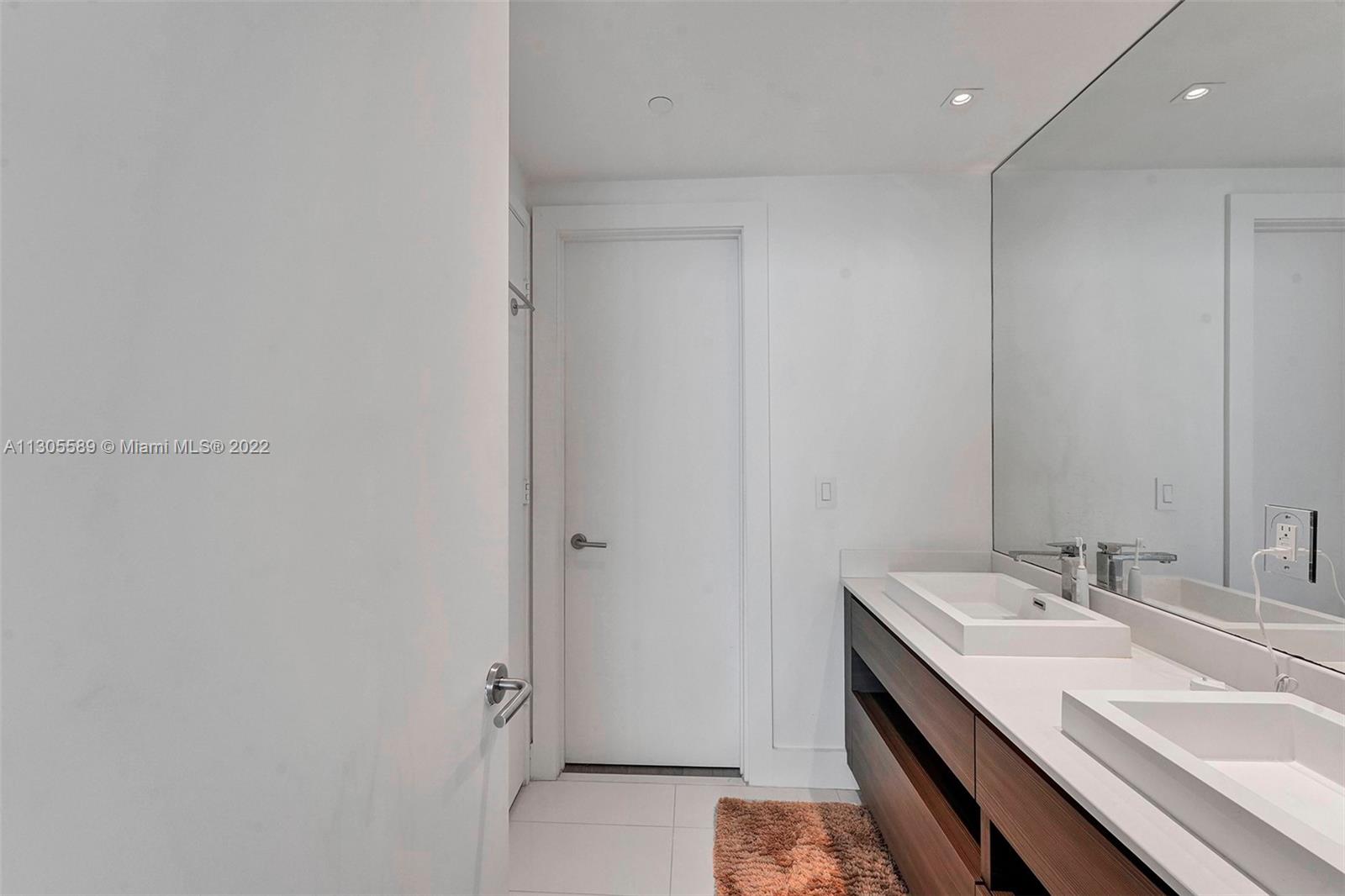 ICON BAY CONDO - Residential