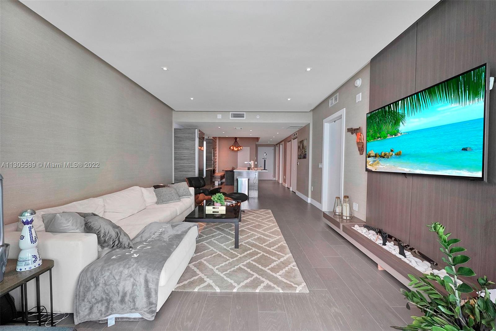 ICON BAY CONDO - Residential
