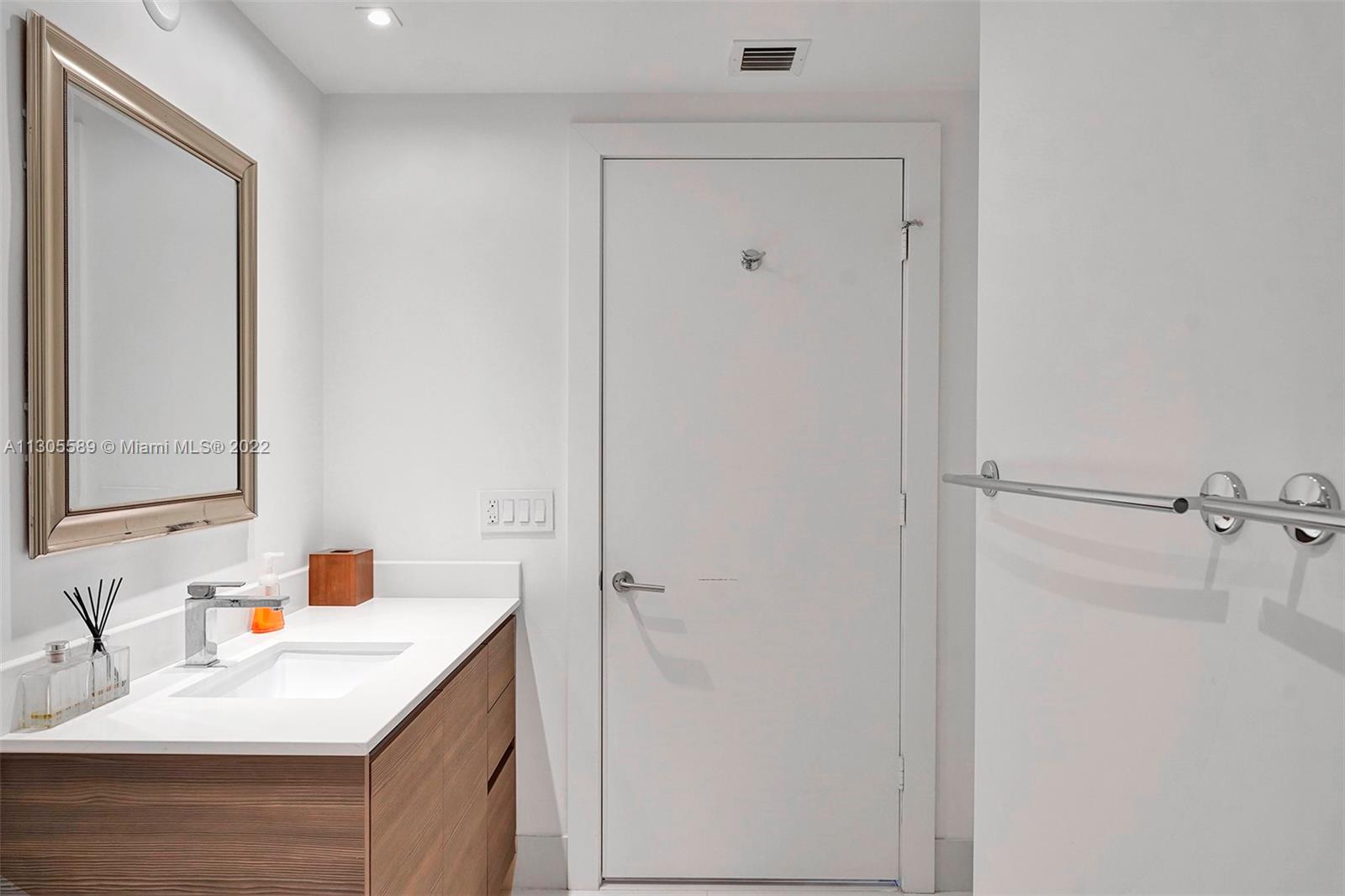 ICON BAY CONDO - Residential