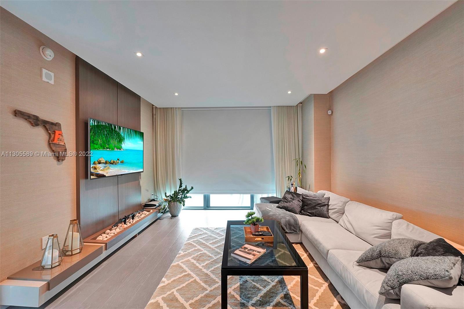 ICON BAY CONDO - Residential