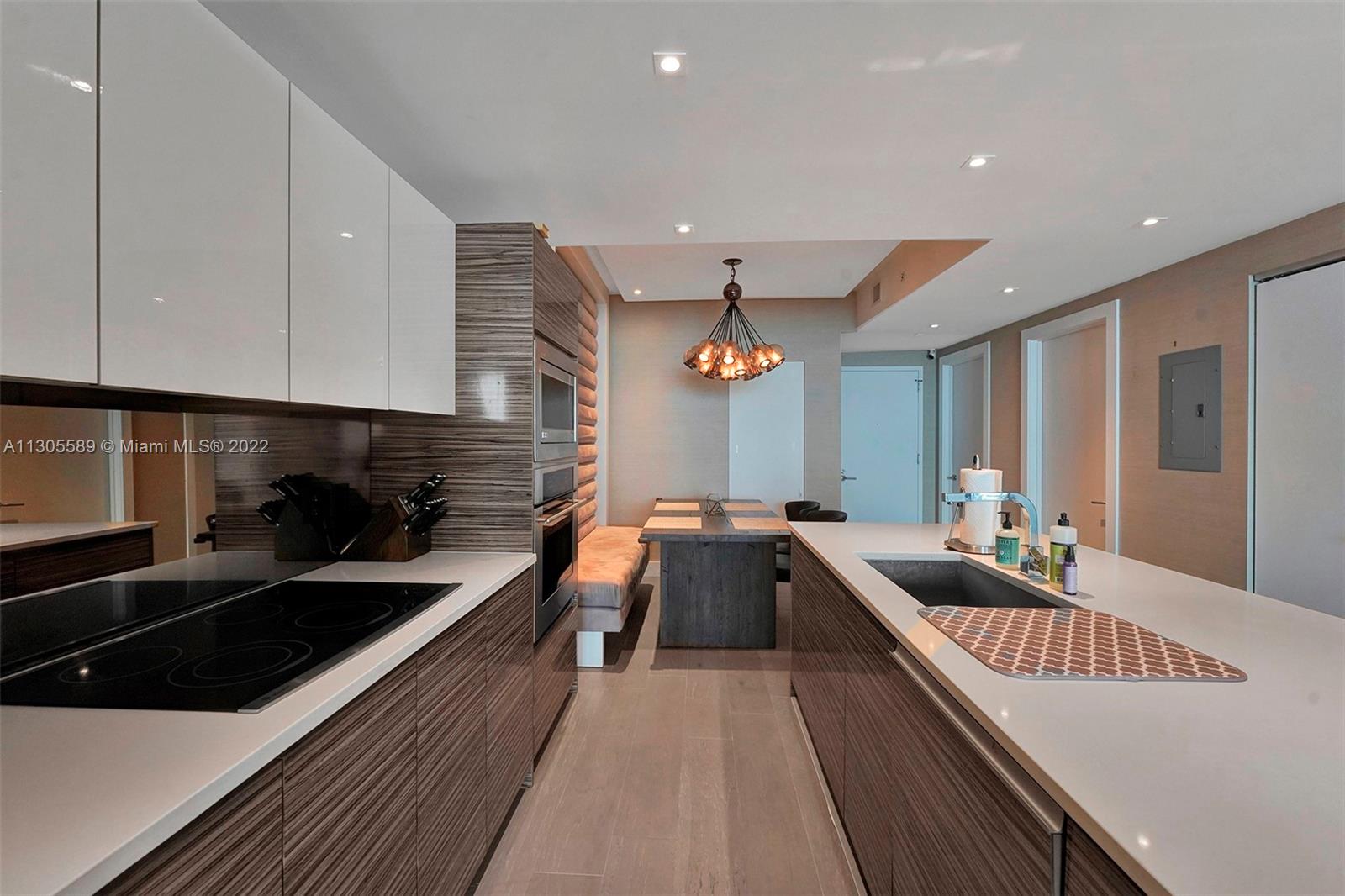 ICON BAY CONDO - Residential