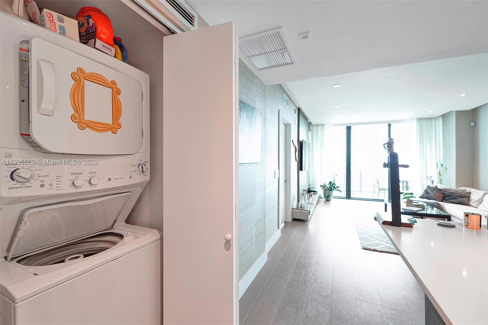 ICON BAY CONDO - Residential
