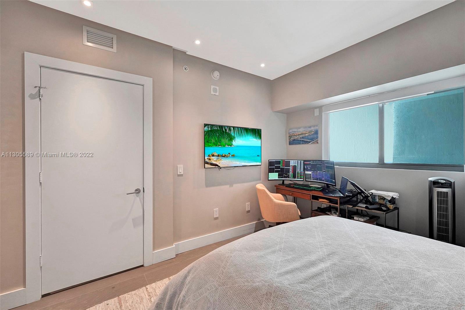 ICON BAY CONDO - Residential