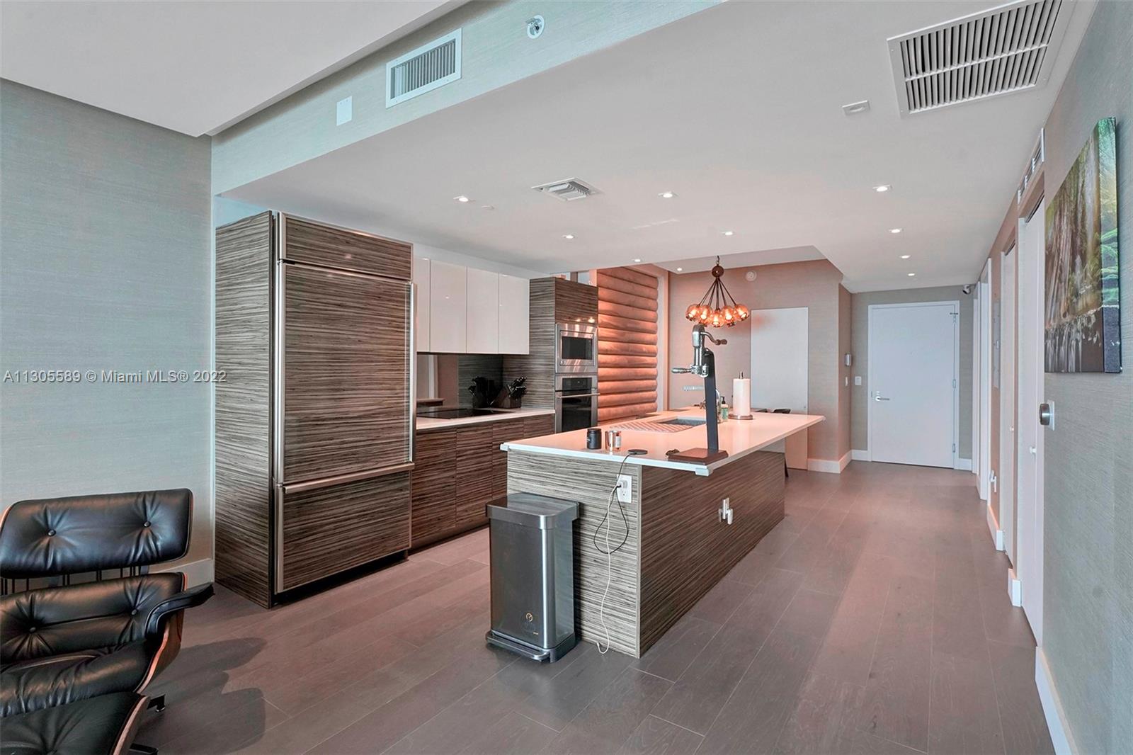 ICON BAY CONDO - Residential