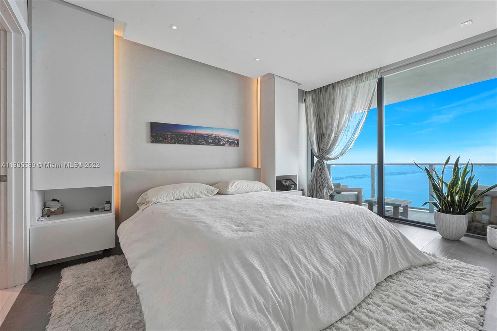 ICON BAY CONDO - Residential