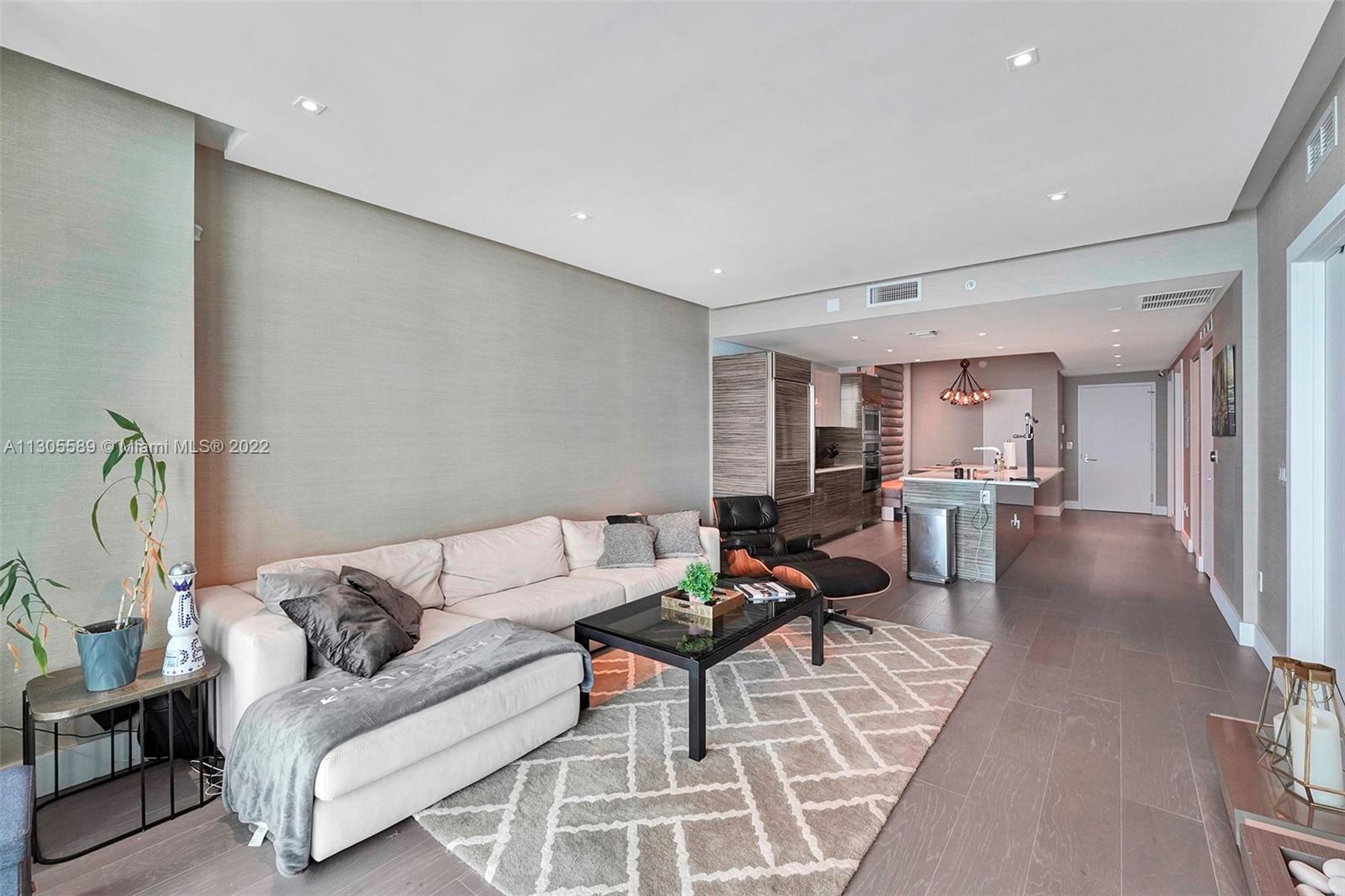 ICON BAY CONDO - Residential