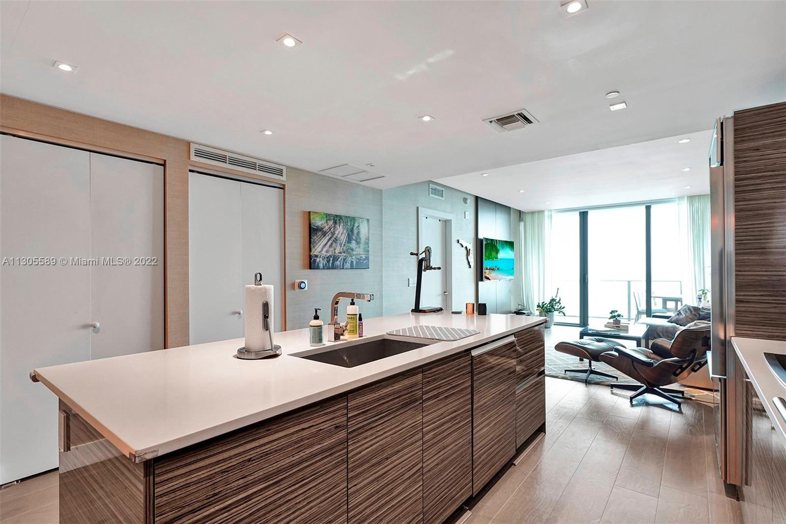 ICON BAY CONDO - Residential