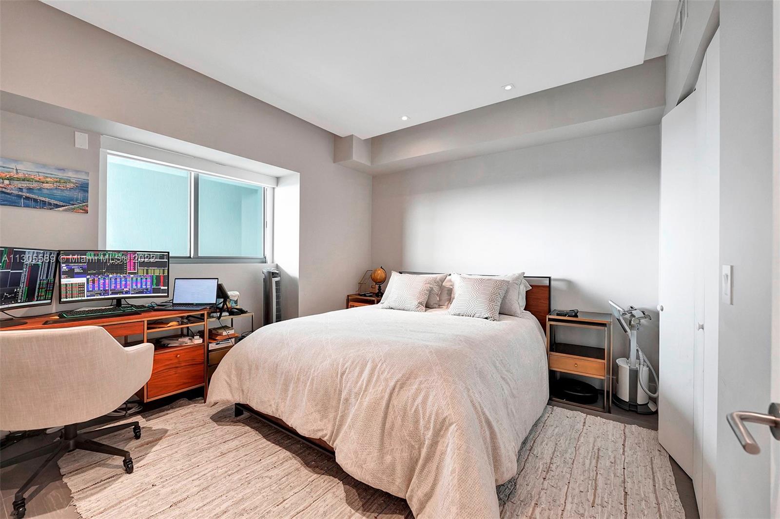 ICON BAY CONDO - Residential