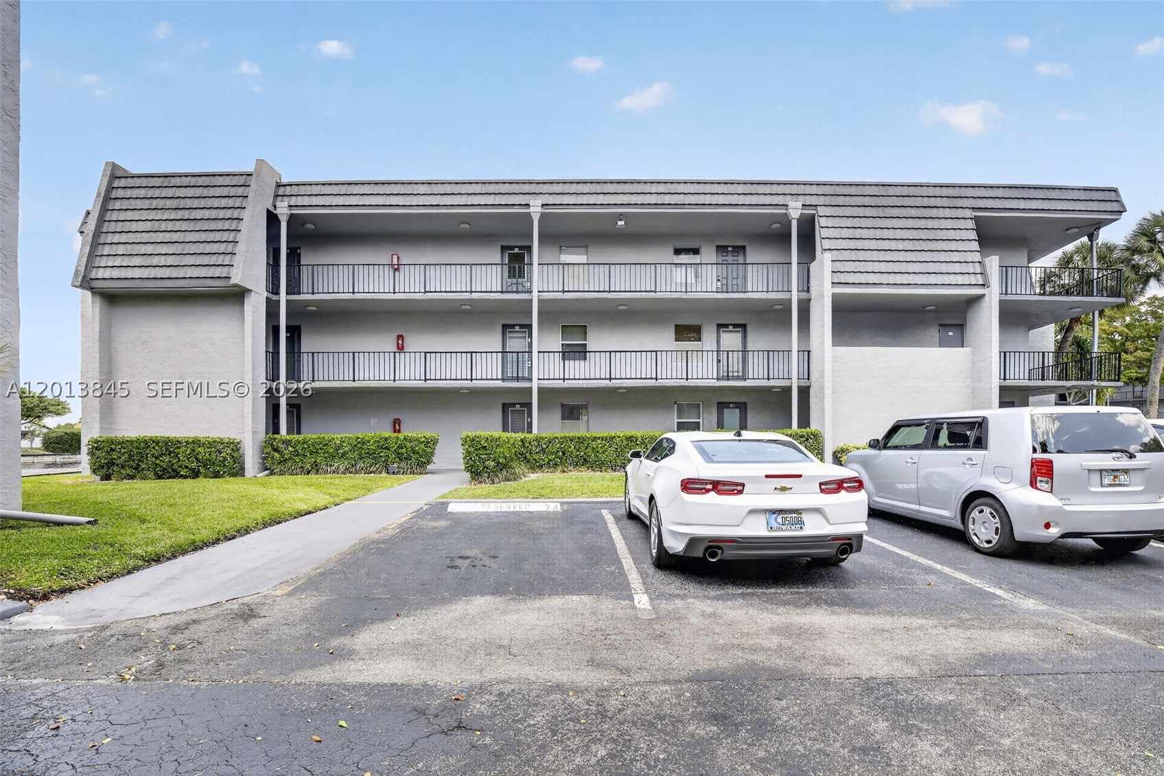 LIME BAY CONDOMINIUM 4 - Residential