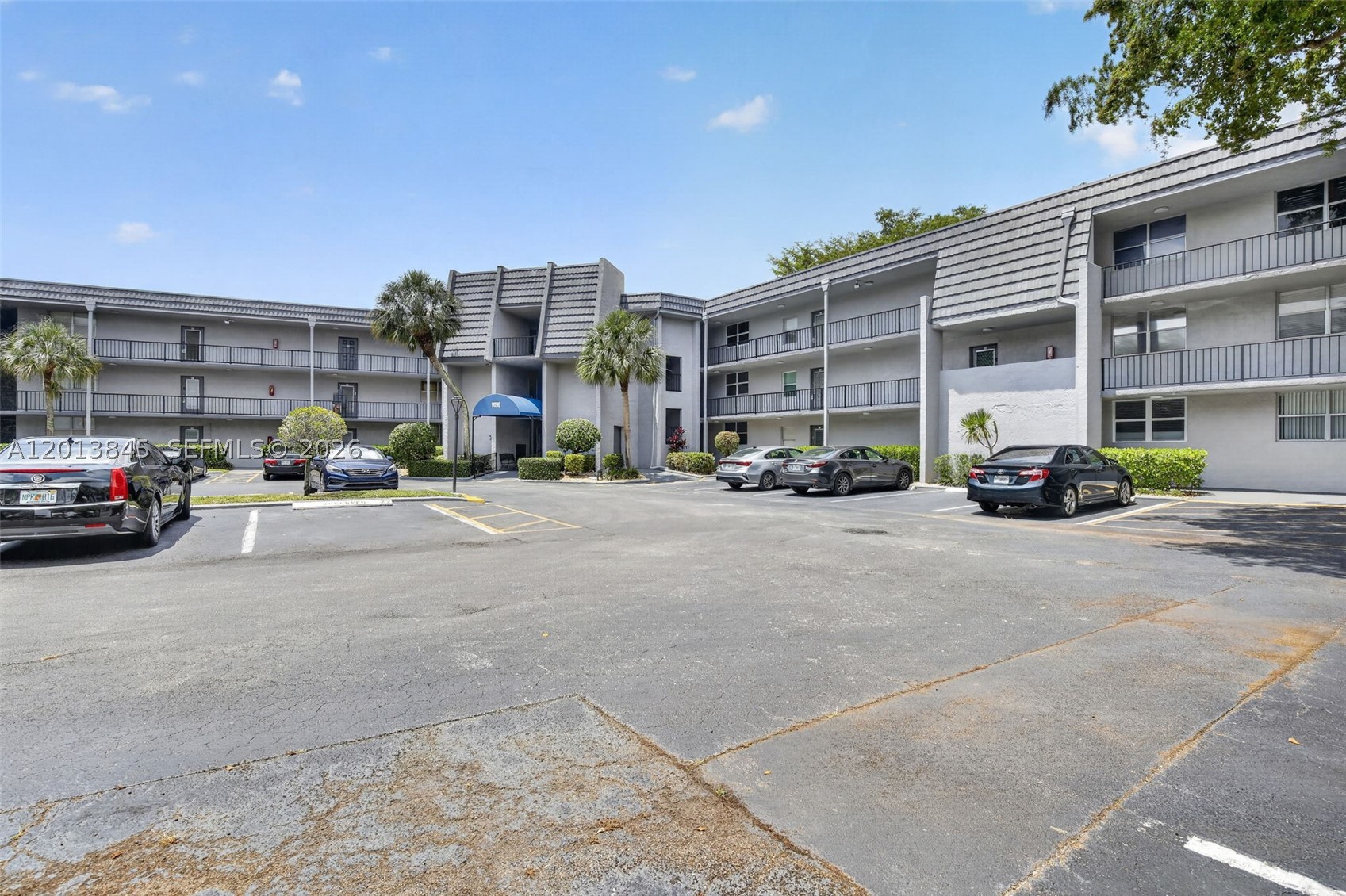 LIME BAY CONDOMINIUM 4 - Residential