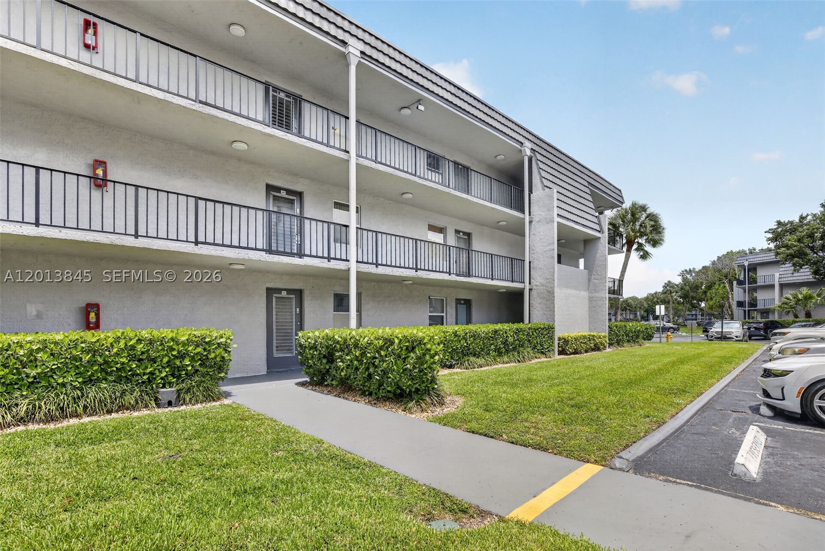 LIME BAY CONDOMINIUM 4 - Residential