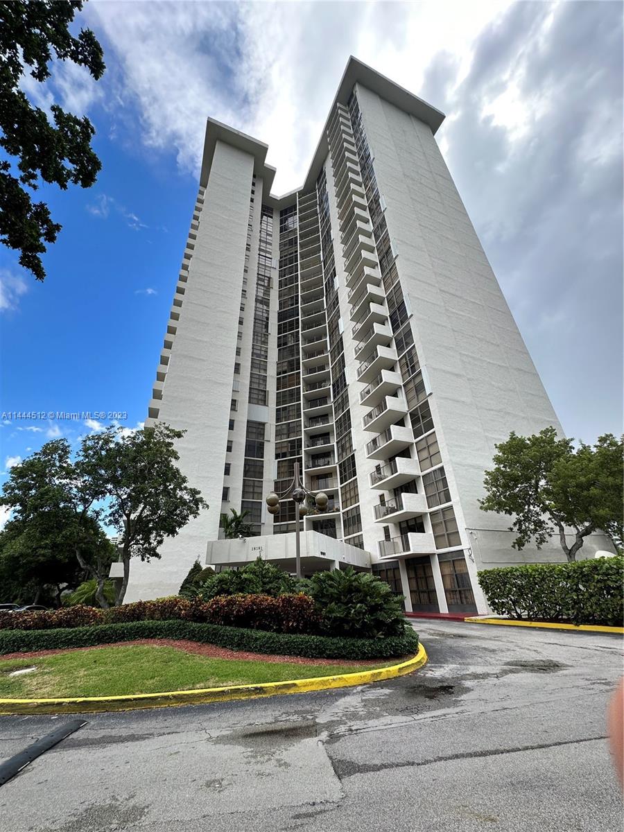 Beautiful water views! The proximity to the beach, Aventura Mall, and houses of worship makes this lovely and fully remodeled 2/2 an ideal property. The master bedroom is very spacious with plenty of closet space. Floor to ceiling window and wall to wall to enjoy the incredible water views from bed. The second room is surprisingly large with double closet and with enough space to include an office or a desk. Two full bathrooms complete this great property. The living and dining rooms also open up to floor to ceiling windows to enjoy views of the water. Popcorn ceiling removed. Modern curtains in all windows and black outs in rooms. Ceramic floors throughout.PET FRIENDLY! Next to the exclusive William Island and short walk to Fresh Market, Starbucks. BEST SCHOOLS. HURRY!!!