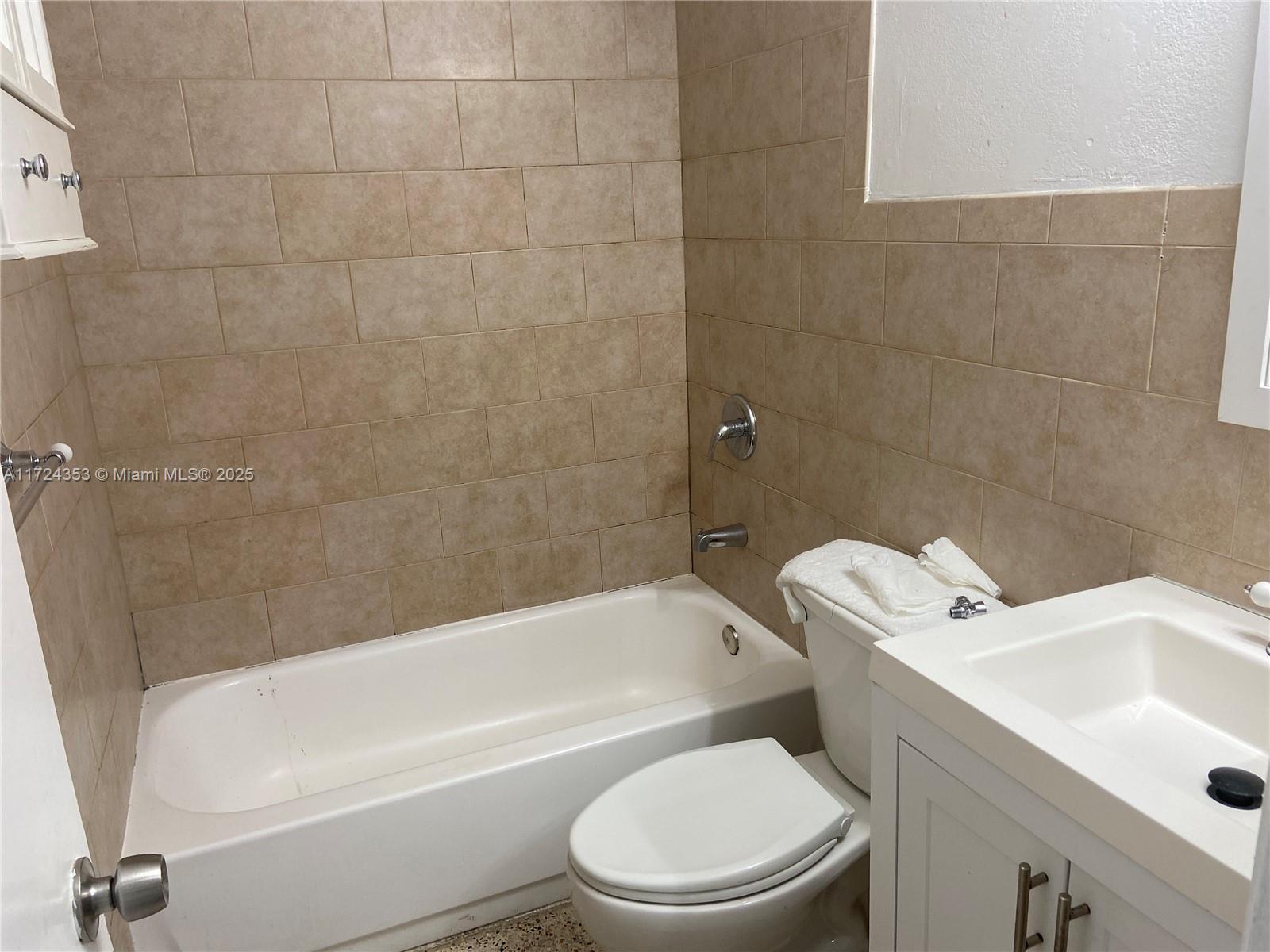 GUERNICA CONDO - Residential Lease