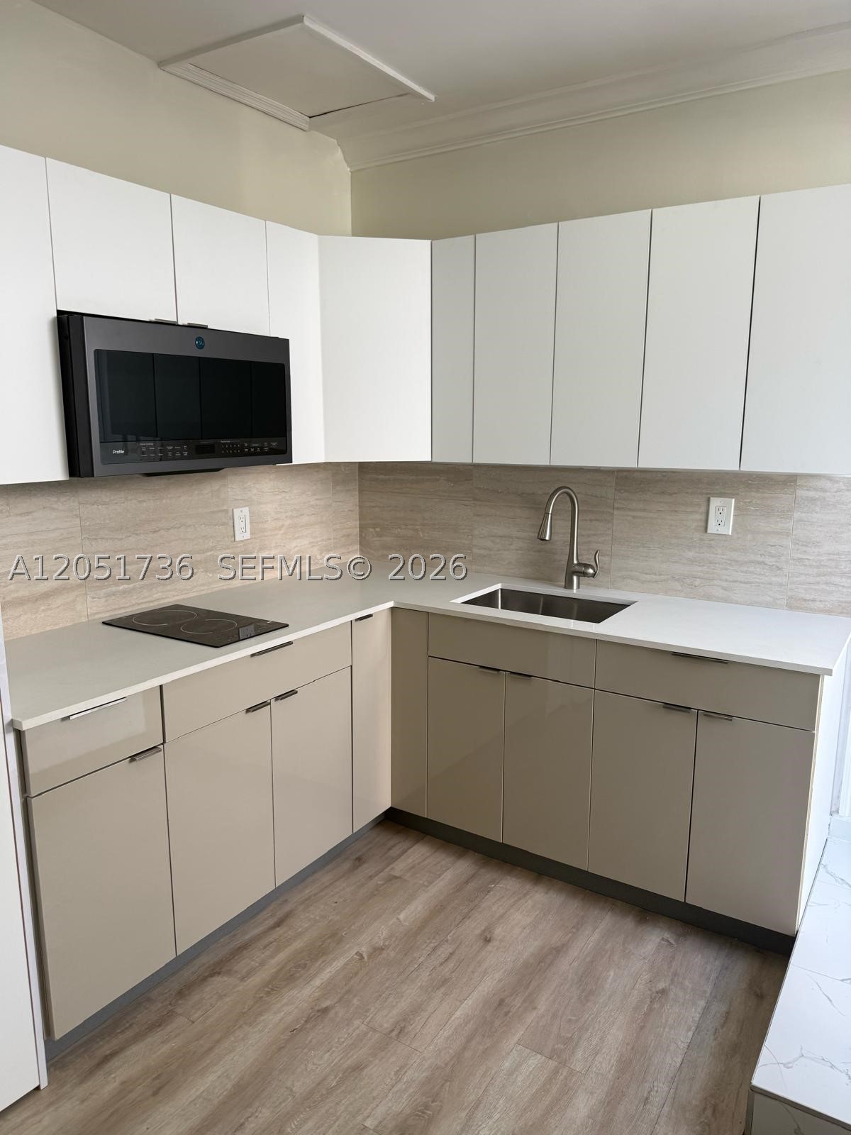 SUNRISE GOLF VILLAGE SEC - Residential Lease