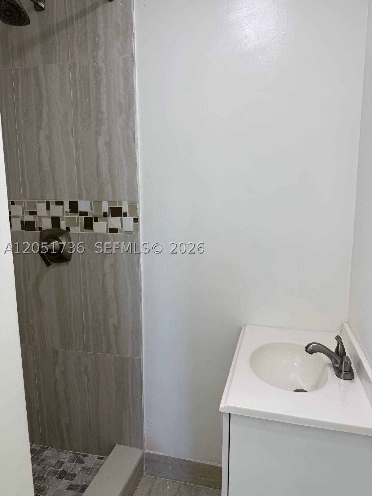 SUNRISE GOLF VILLAGE SEC - Residential Lease