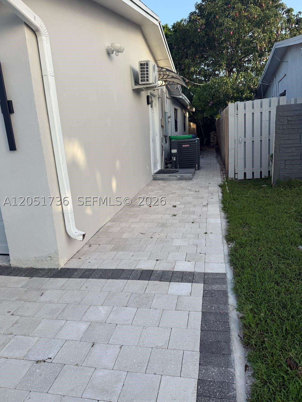 SUNRISE GOLF VILLAGE SEC - Residential Lease