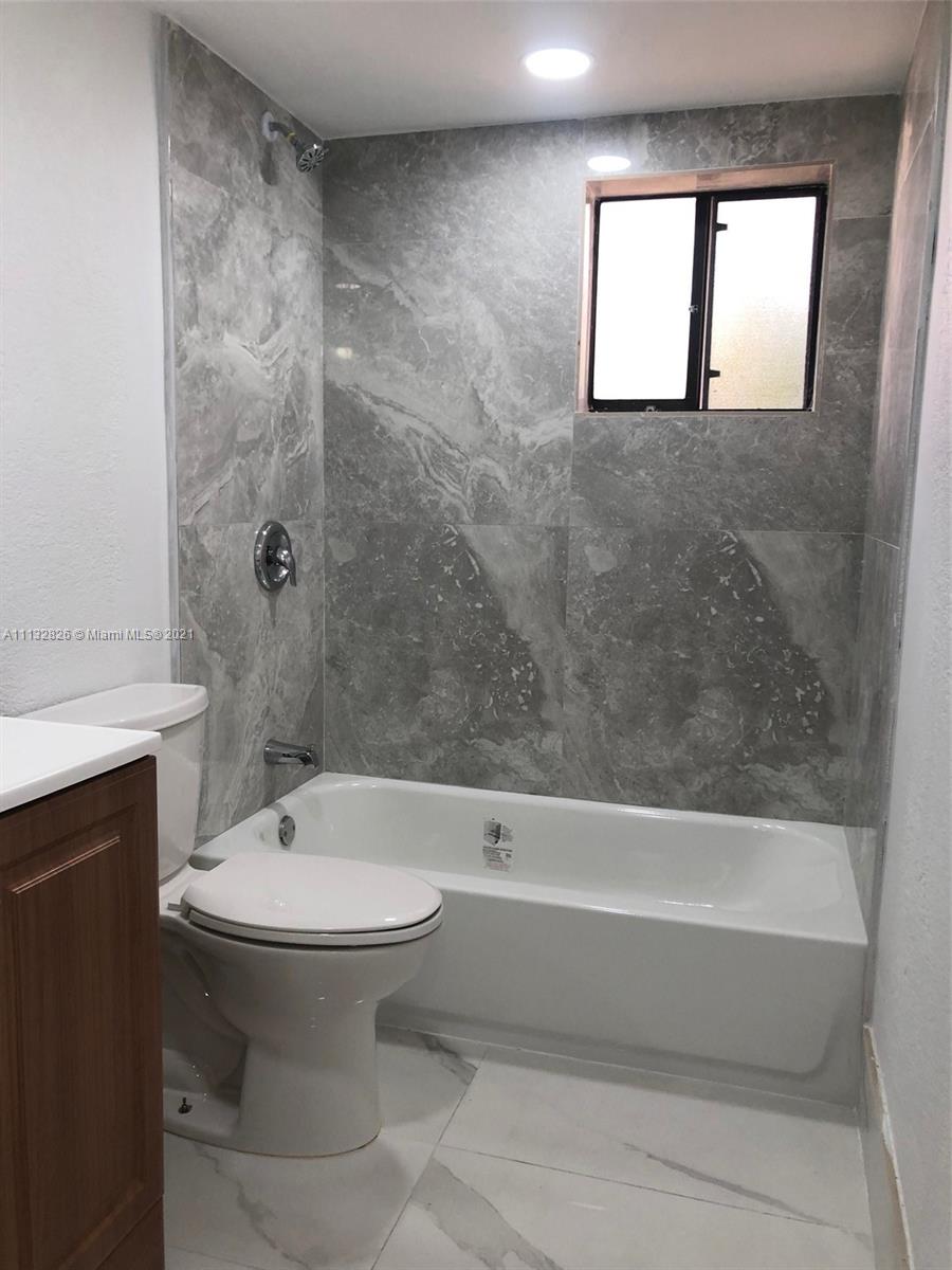 HORIZONS WEST CONDO #5 - Residential