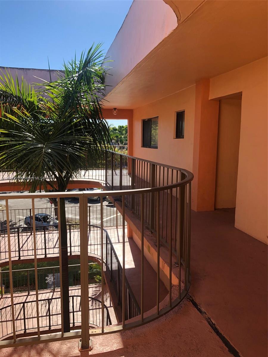 This corner unit apartment is located on the 4th floor. It features 2 beds, 2 baths & a large balcony. One of the bathrooms has been recently remodeled and the entire unit was painted. The Community is gated with 24 hours security patrol, 4 pools, tennis court & nice club house with laundry area.