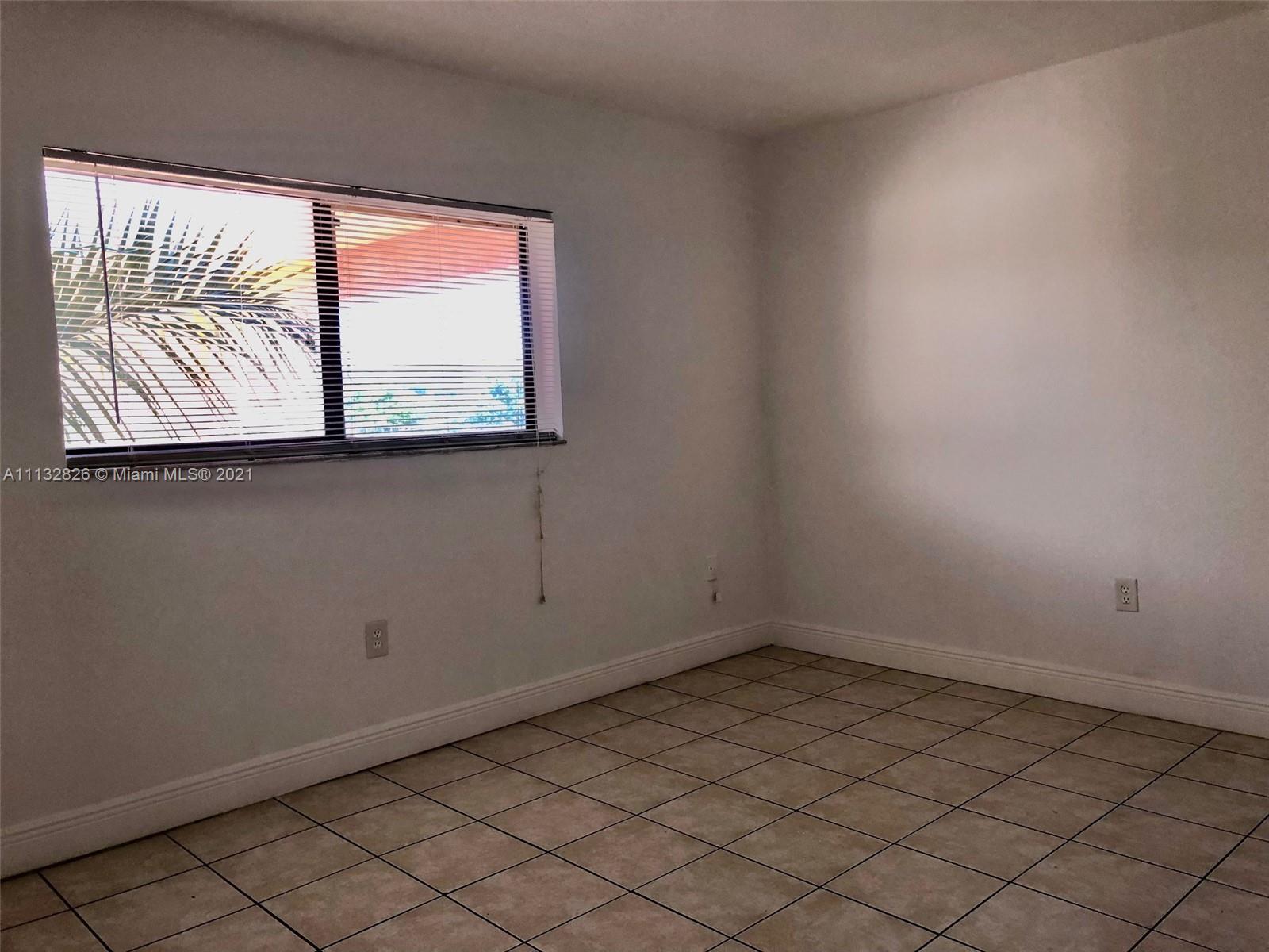 HORIZONS WEST CONDO #5 - Residential