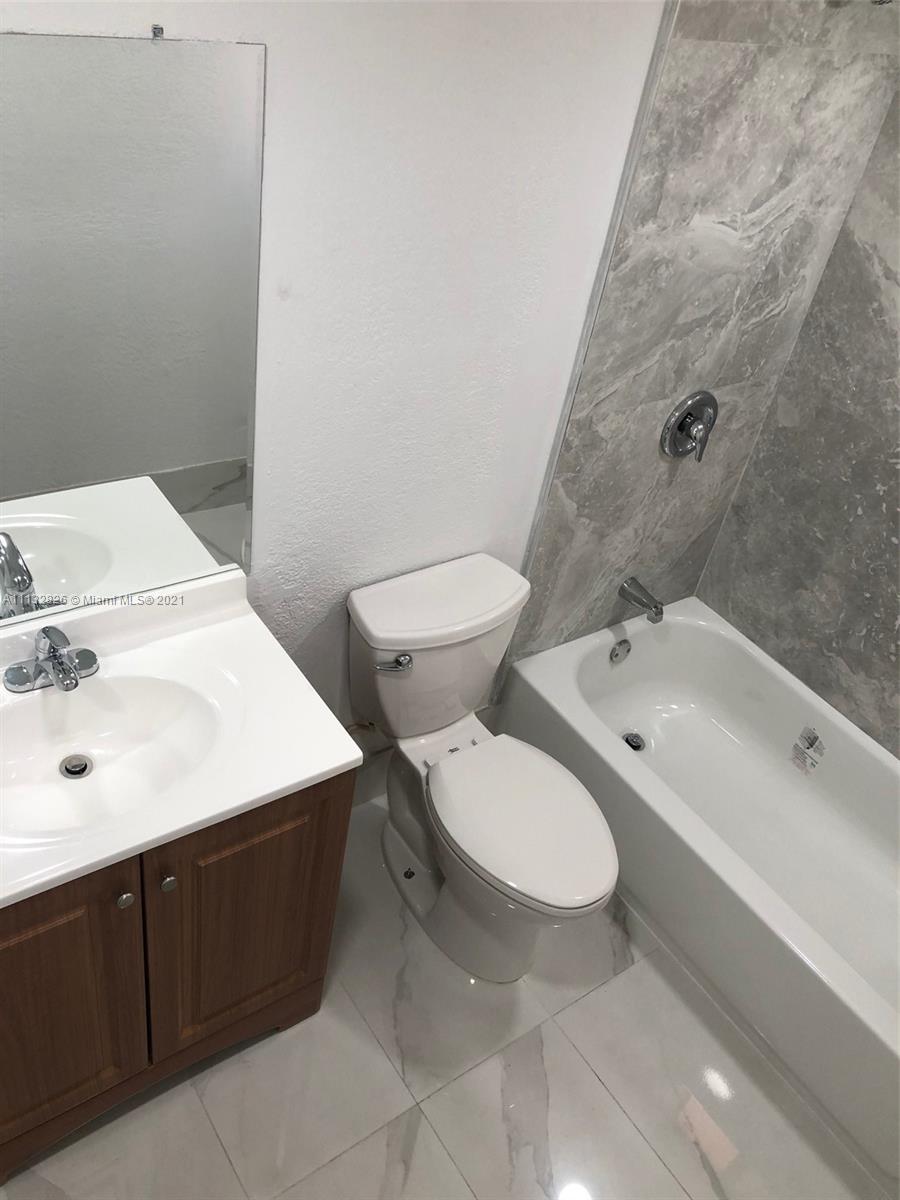 HORIZONS WEST CONDO #5 - Residential