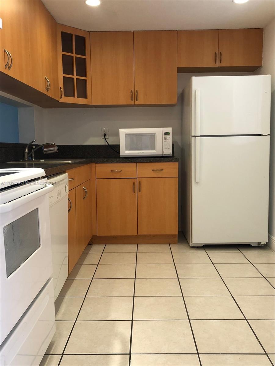 HORIZONS WEST CONDO #5 - Residential