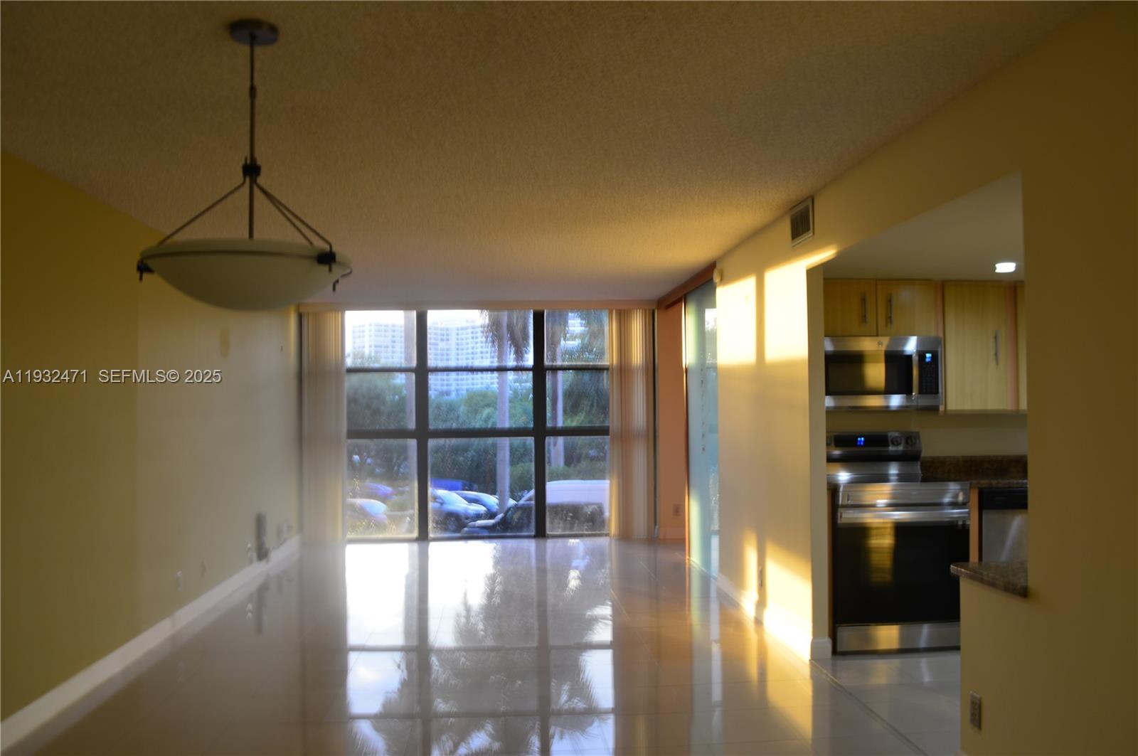 200 LESLIE CONDO - Residential