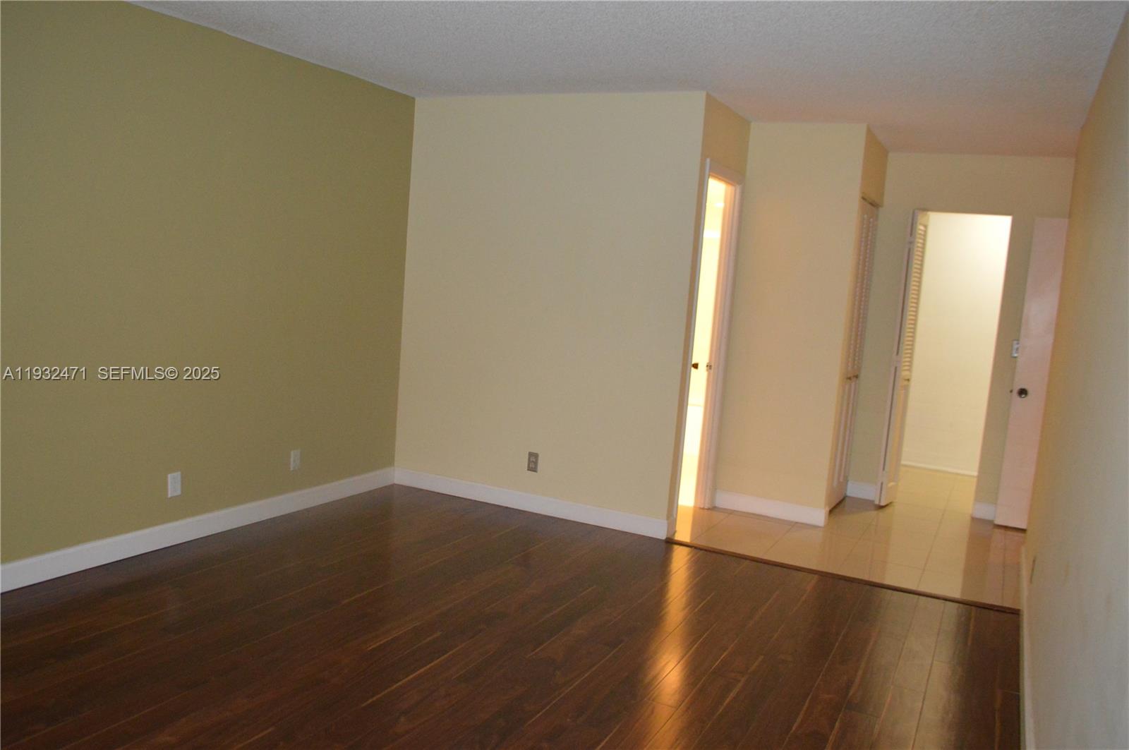 200 LESLIE CONDO - Residential