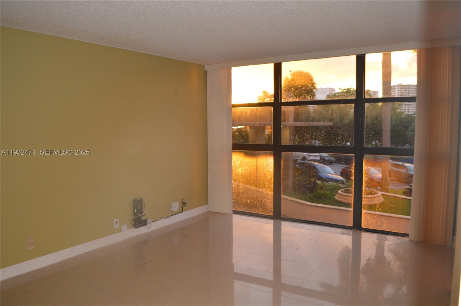 200 LESLIE CONDO - Residential