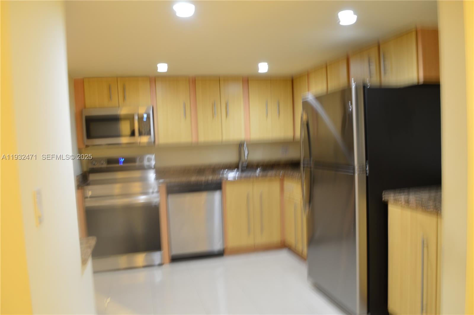200 LESLIE CONDO - Residential
