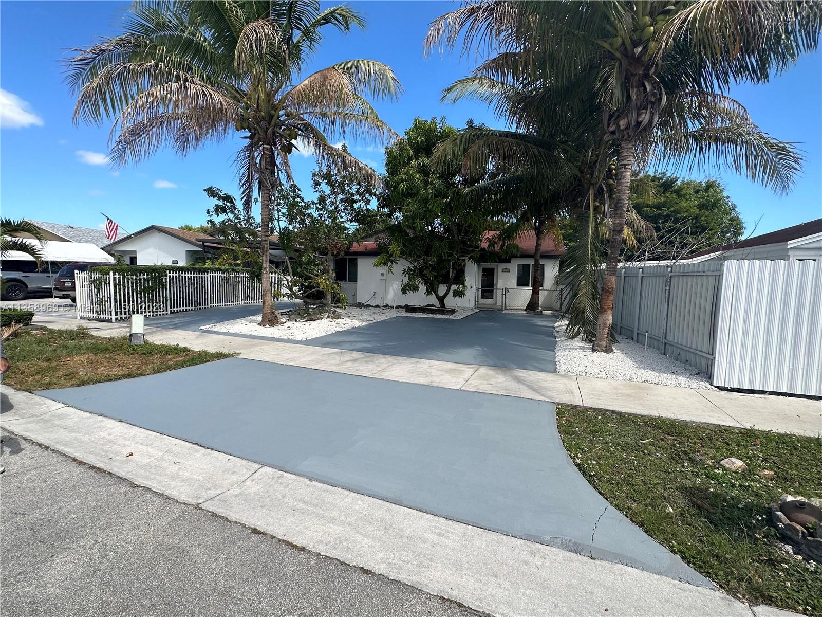 One-story single-family home in Lime Grove Estates. Open floor plan and very spacious living area with a big backyard. Good opportunity to buy into one of Miami's most desired communities with easy access to nearby stores, top schools, restaurants and activities.