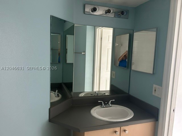 EMERALD ISLE AT LAGUNA LA - Residential Lease
