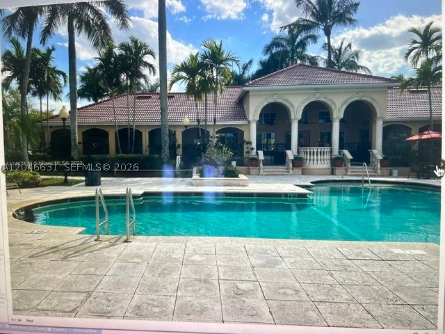 EMERALD ISLE AT LAGUNA LA - Residential Lease