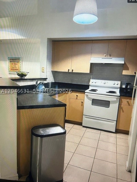 EMERALD ISLE AT LAGUNA LA - Residential Lease
