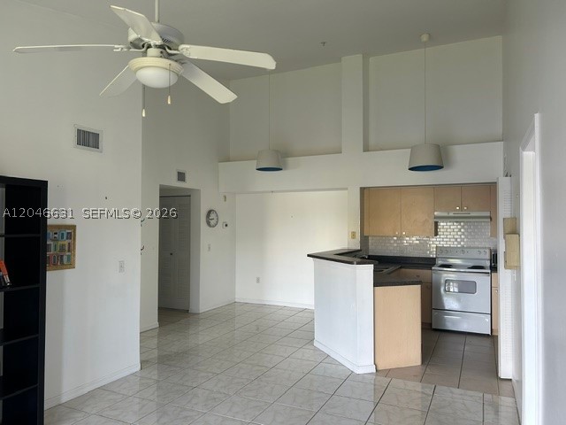 EMERALD ISLE AT LAGUNA LA - Residential Lease