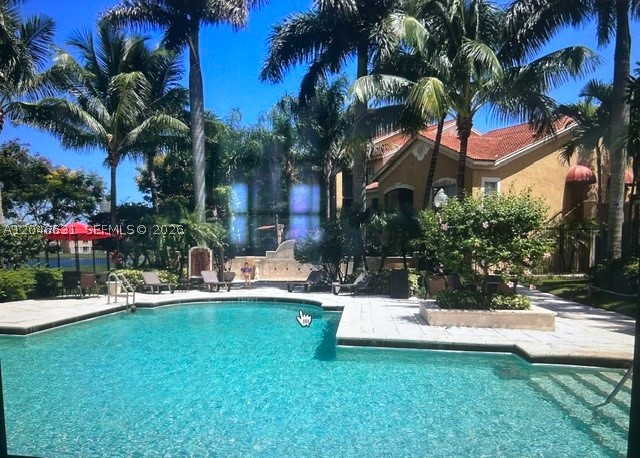 EMERALD ISLE AT LAGUNA LA - Residential Lease