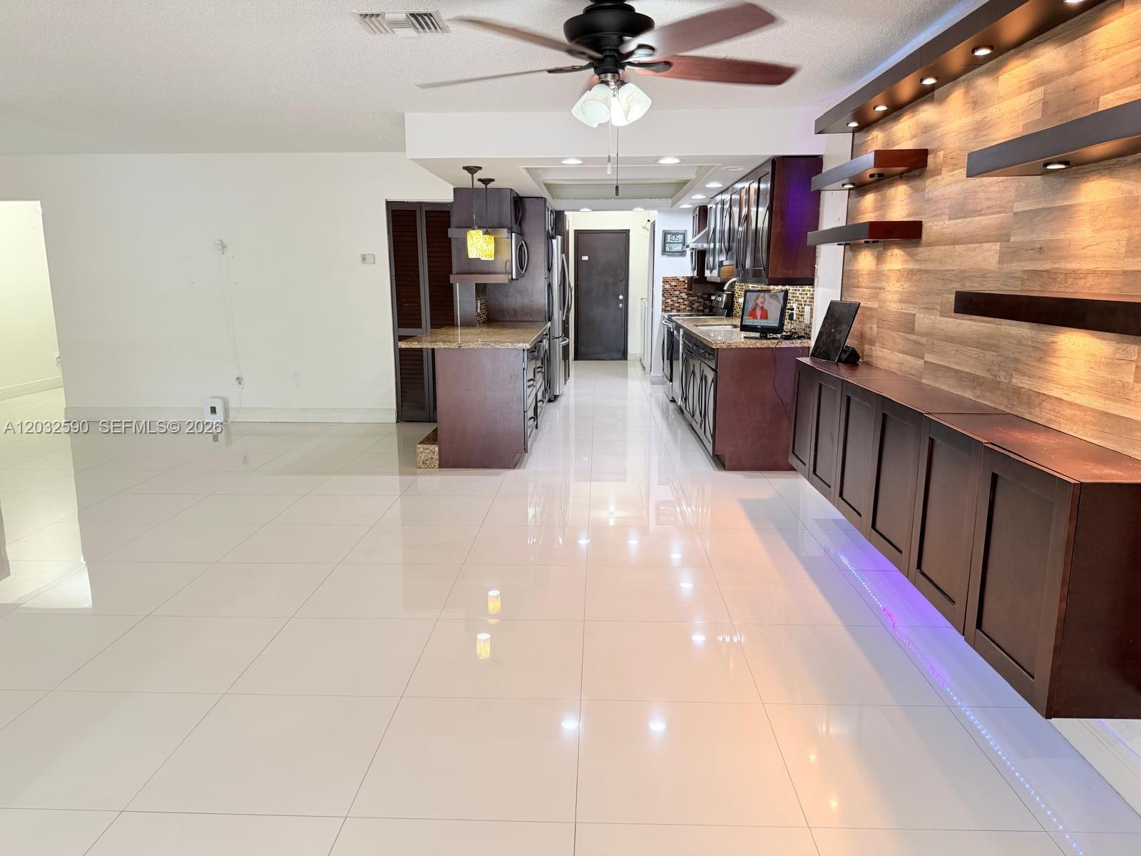 COUNTRY CLUB OF MIAMI FAI - Residential