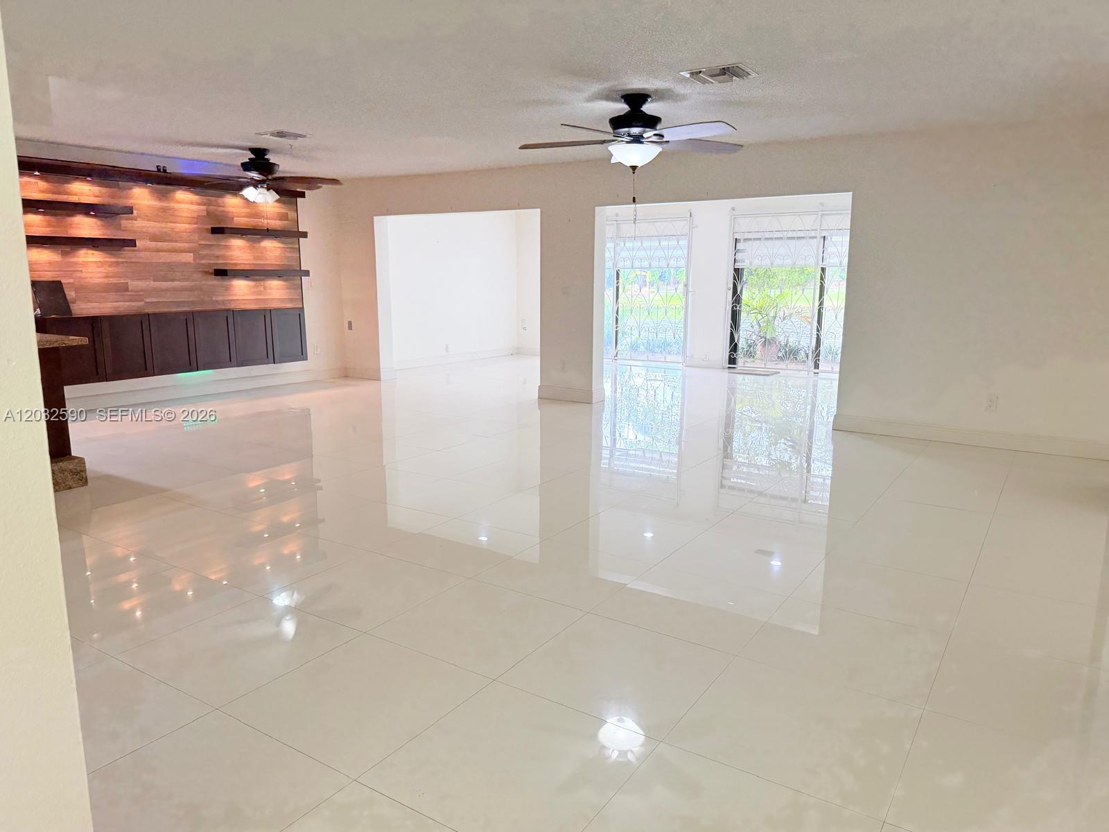COUNTRY CLUB OF MIAMI FAI - Residential