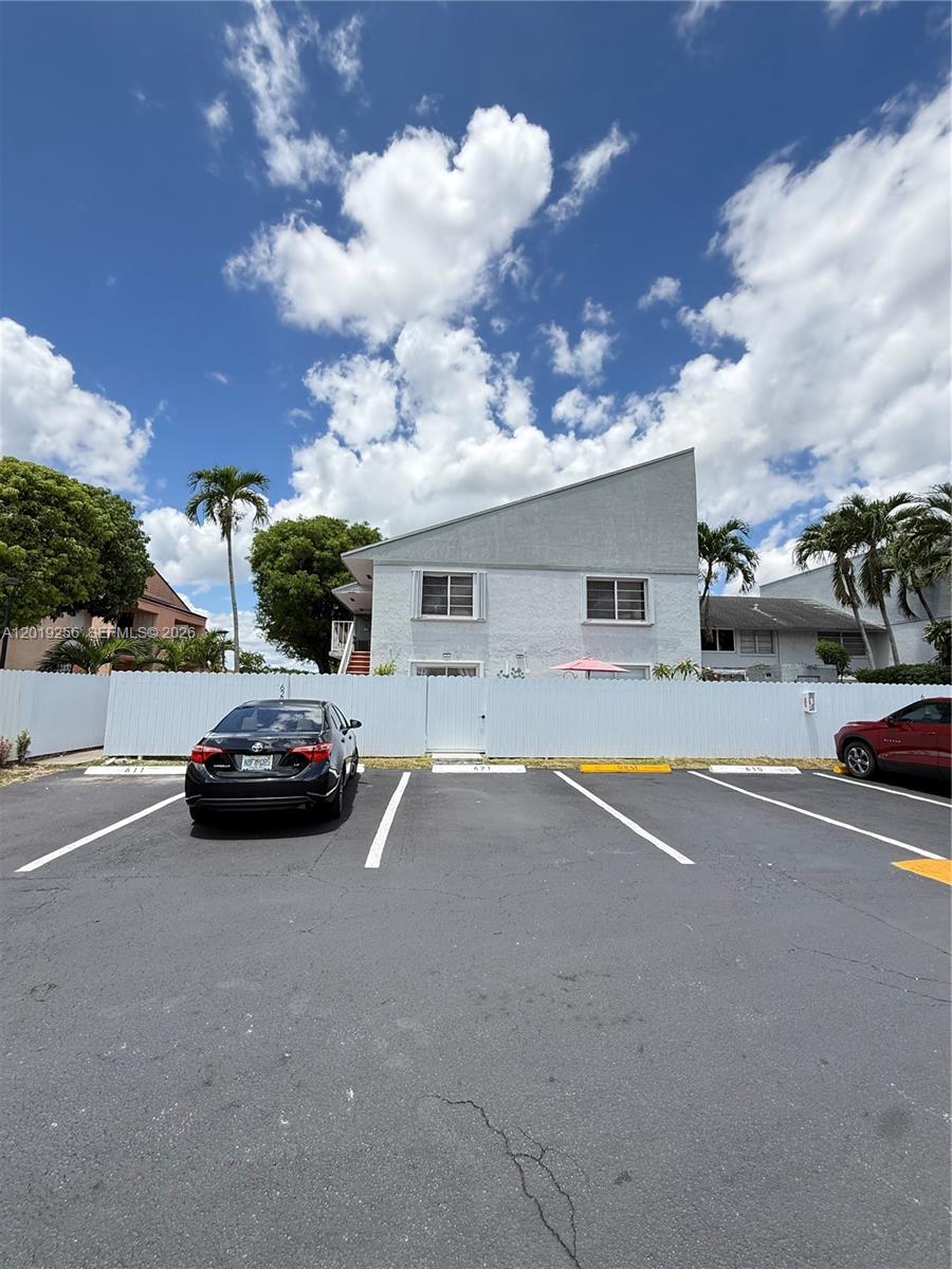 SOUTH LAKE VILLAS CONDO - Residential