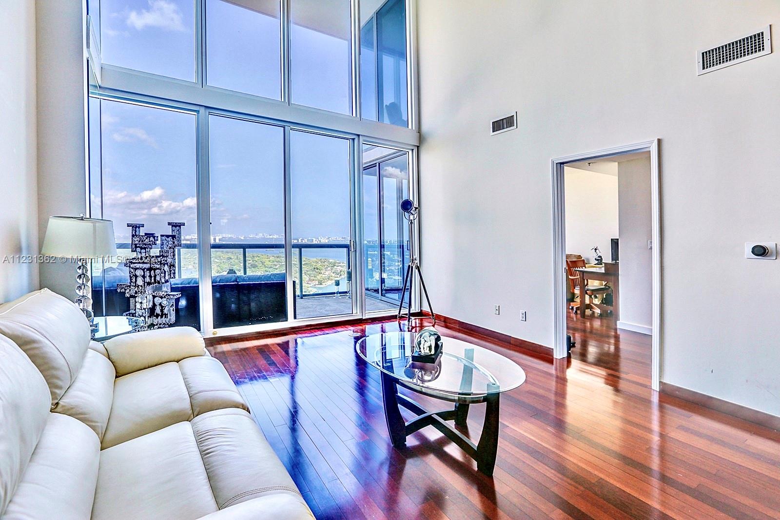 BLUE CONDO - Residential Lease