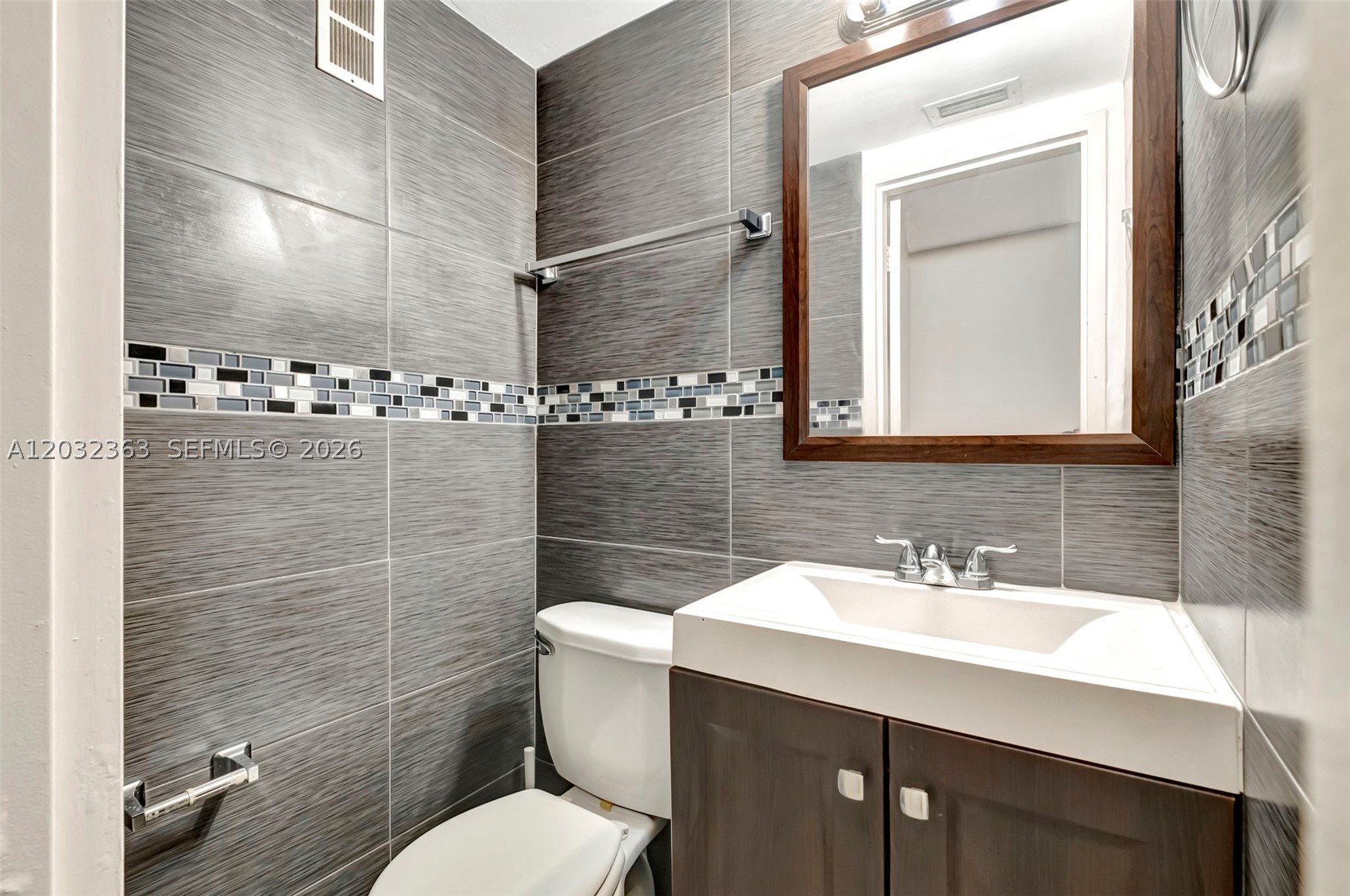 EASTERN SHORES WHITE HOUS - Residential Lease