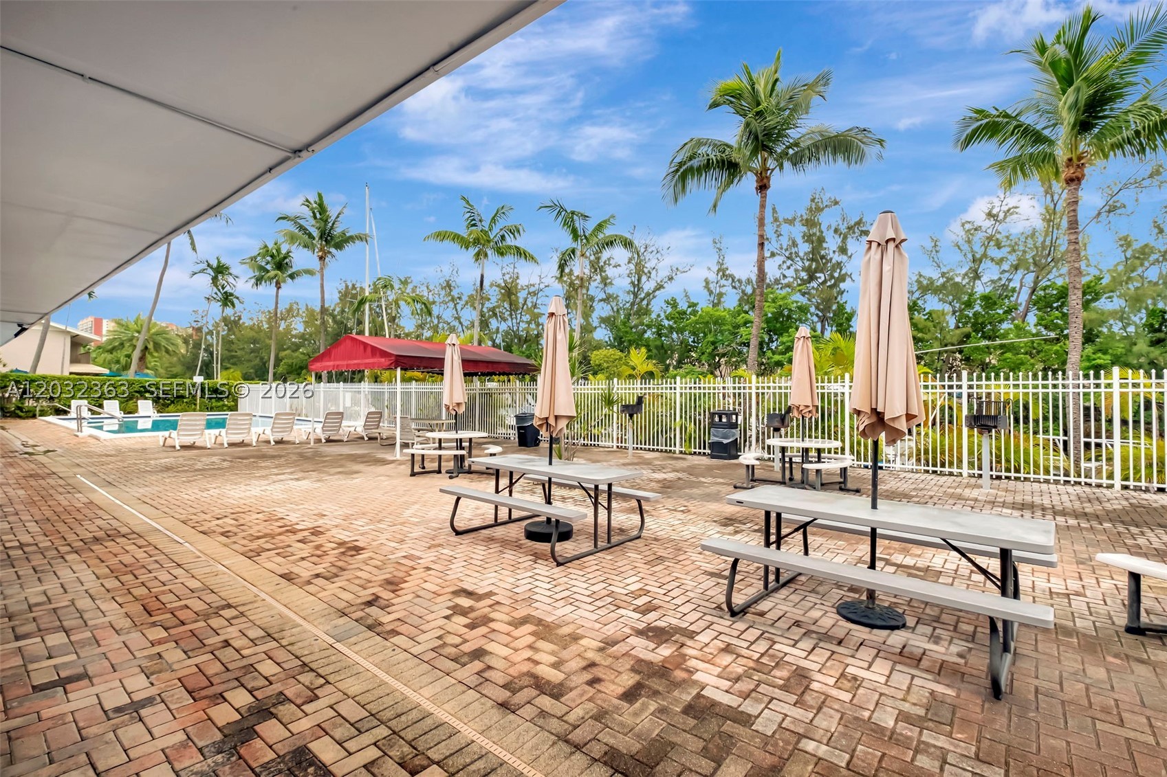 EASTERN SHORES WHITE HOUS - Residential Lease