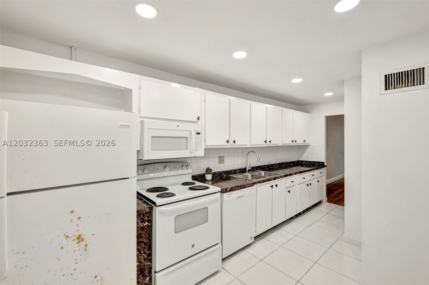 EASTERN SHORES WHITE HOUS - Residential Lease
