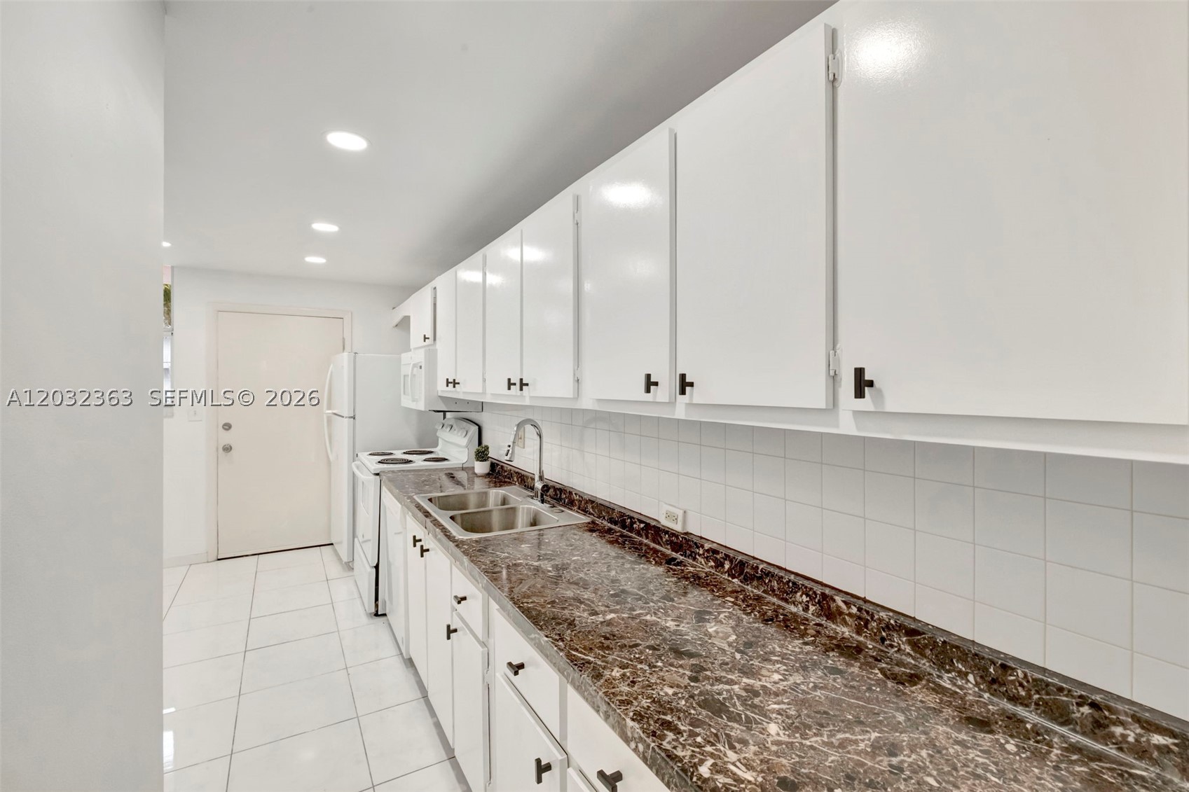 EASTERN SHORES WHITE HOUS - Residential Lease