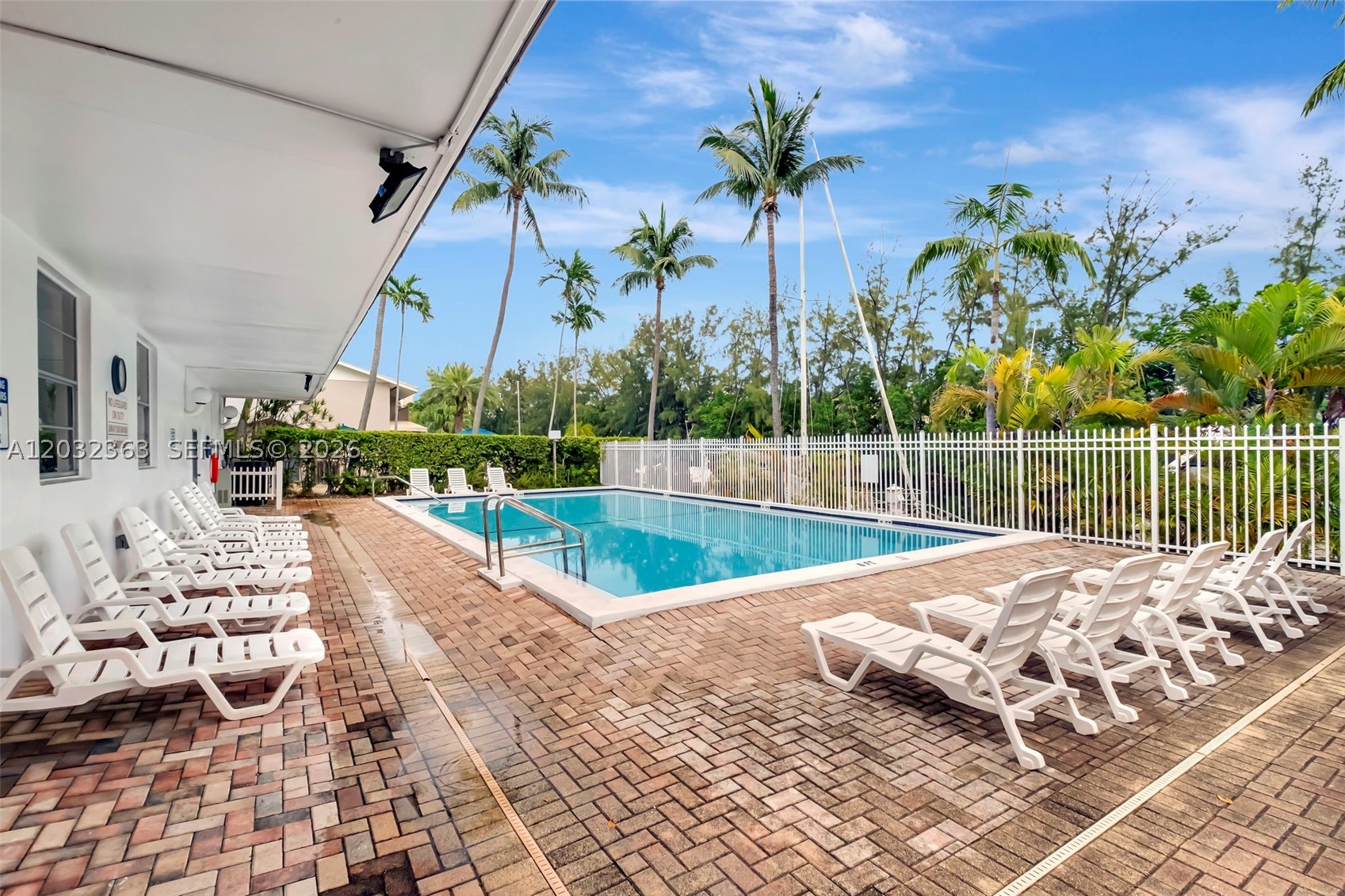 EASTERN SHORES WHITE HOUS - Residential Lease