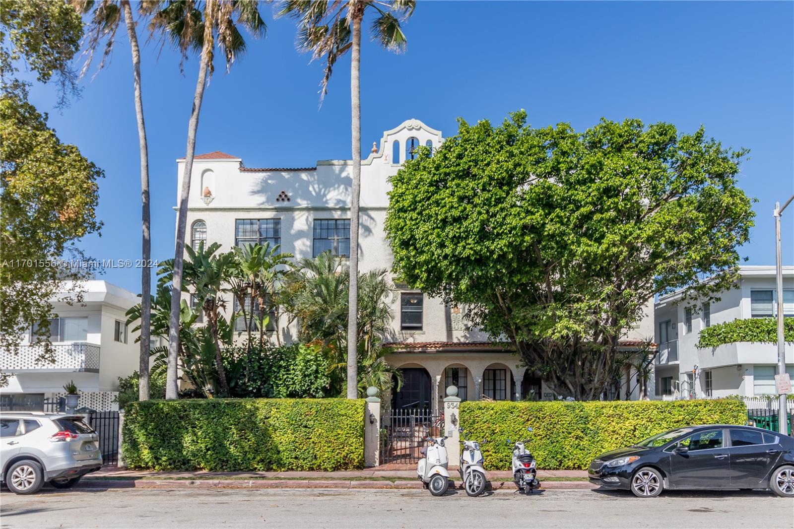 VENETIAN MANOR CONDO - Residential