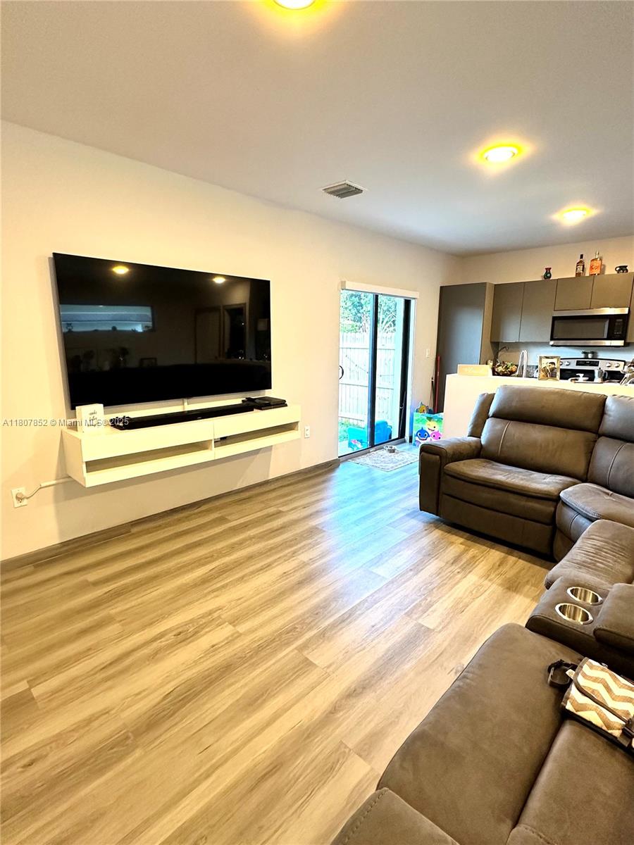 GREEN PARK SUB - Residential Lease
