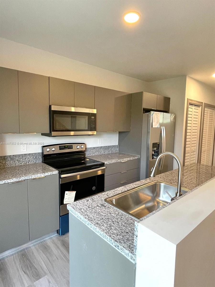 GREEN PARK SUB - Residential Lease