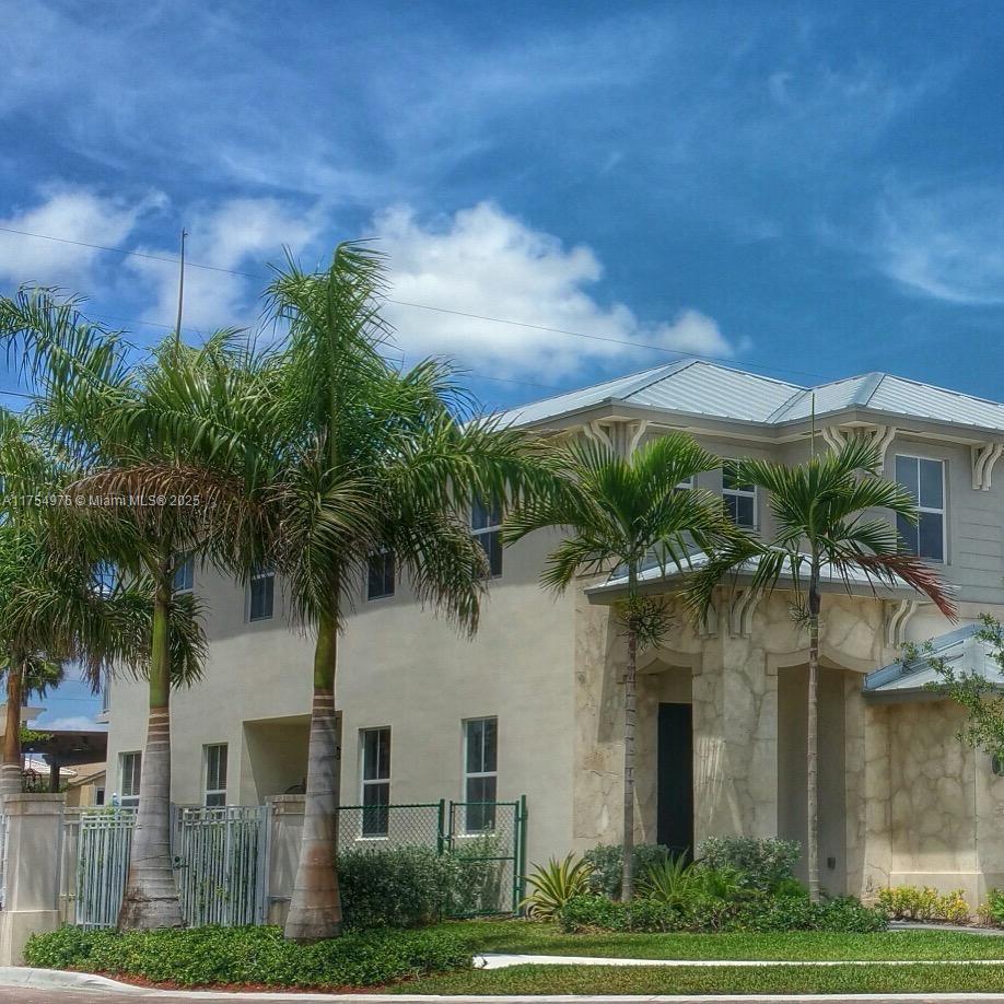 VINTAGE ESTATES - Residential