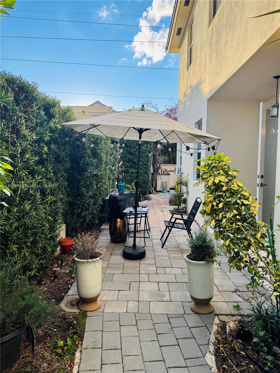 VINTAGE ESTATES - Residential